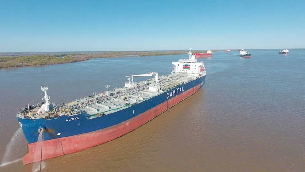 Se prevén obras para mejorar el calado en el río Paraná.  