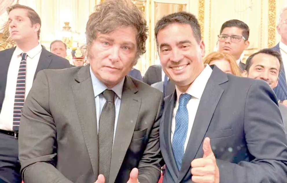 Milei y Ravier tenían previsto dar una charla sobre economía.  