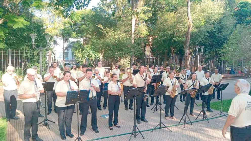 La Banda de Música Municipal en un actuación en la plaza 9 de Julio.