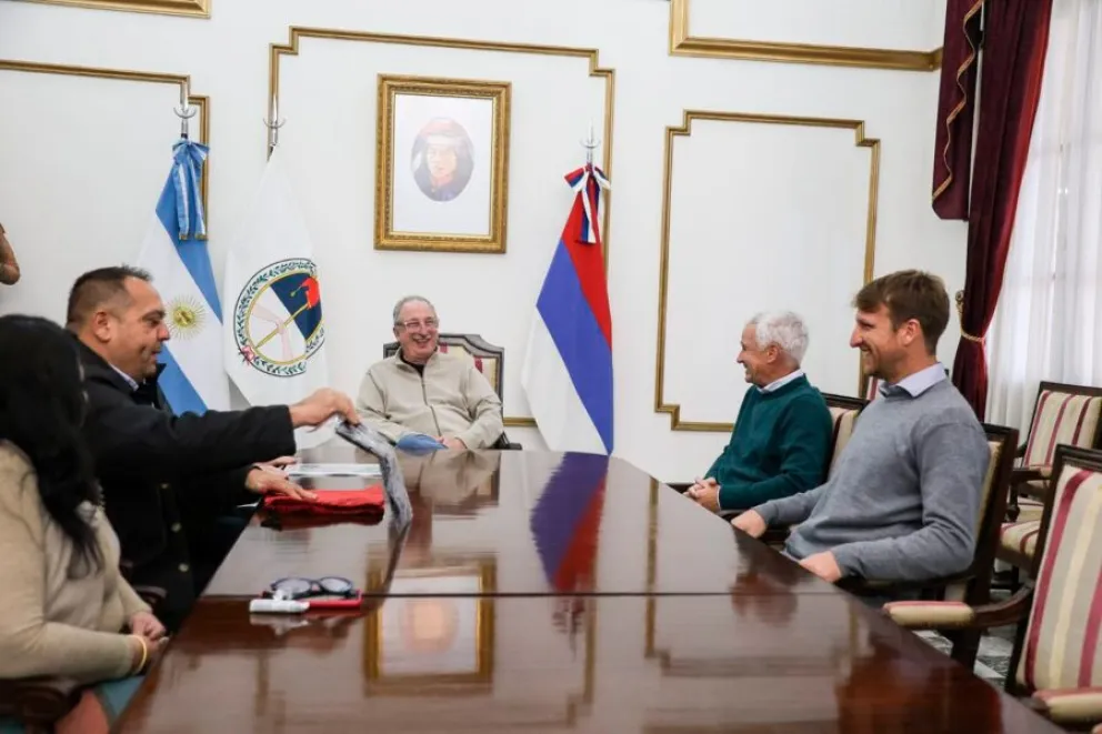 Passalacqua recibió a las fundaciones Tackleando Muros y Espartanos.