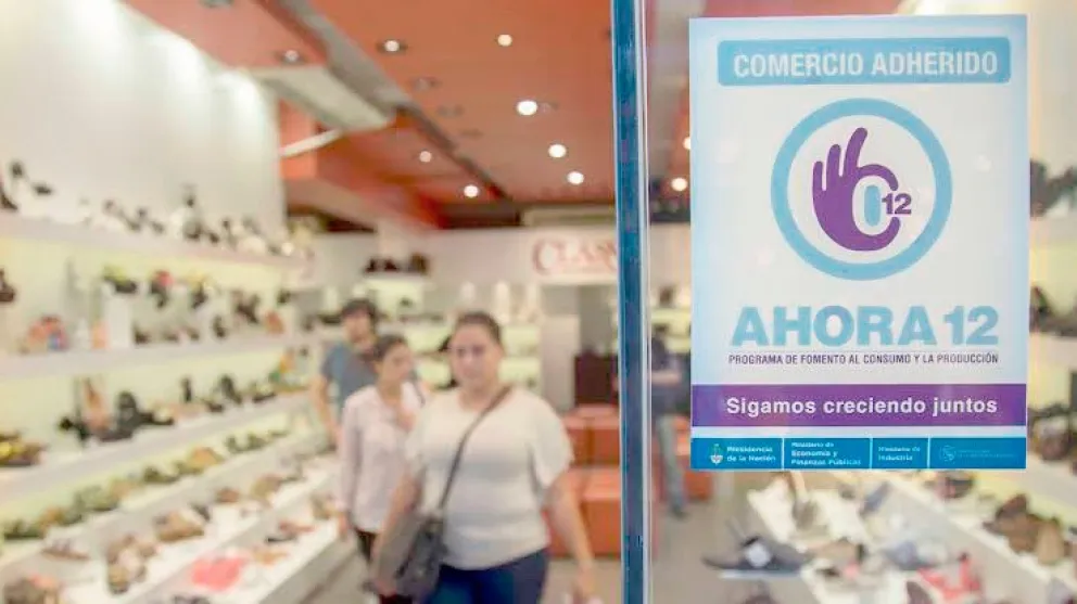 Industriales piden facilitar los pagos con tarjetas para activar el consumo.  