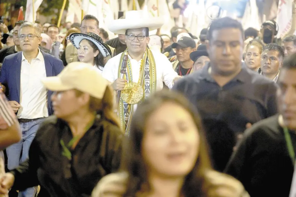 Roberto Sánchez alega que hay muchas irregularidades.  Foto: ap