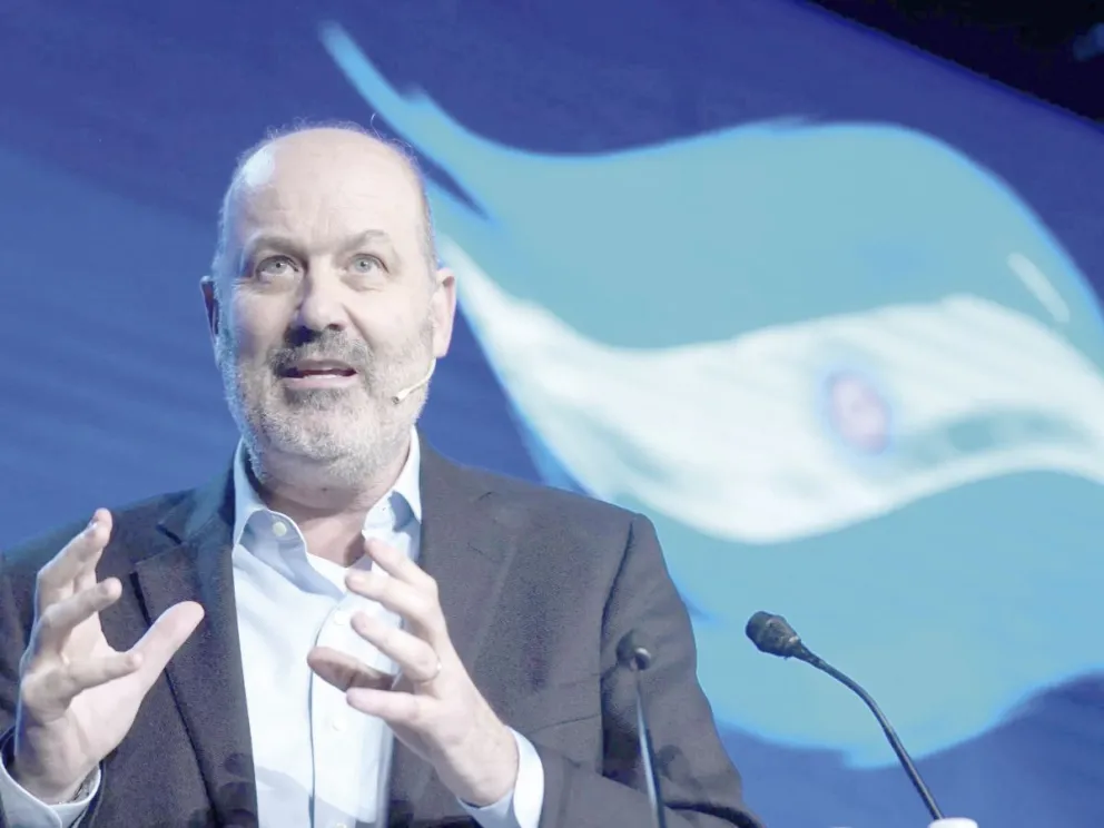 Sturzenegger quiere bajar el costo de envíos por el correo oficial. Foto: ap