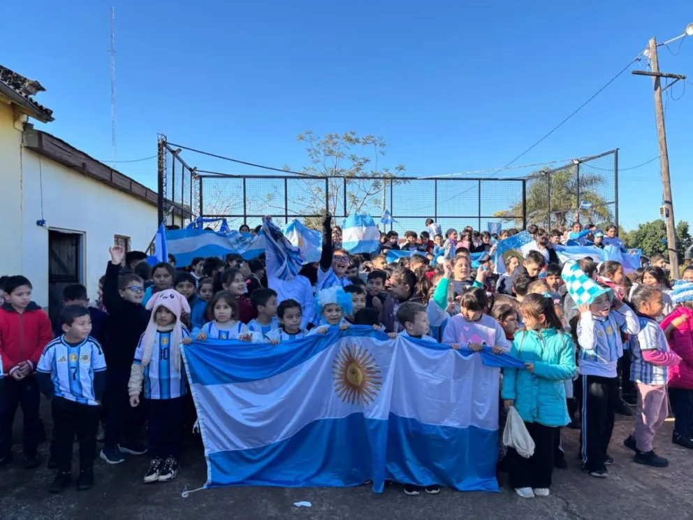 Alumnos de Candelaria y un saludo especial al campeón del mundo