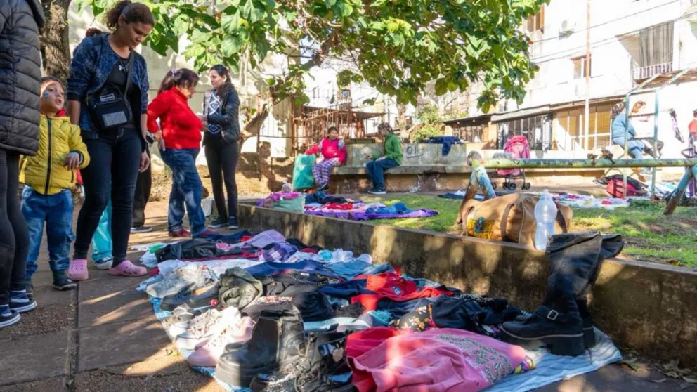 Ante la pérdida del poder adquisitivo estos espacios ya reúnen a cientos de vecinos. Foto: Agustina Vera