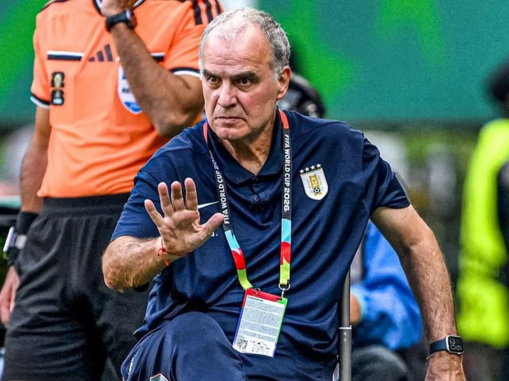 Bielsa se hizo cargo de la decepción Celeste. //Foto: AUF.