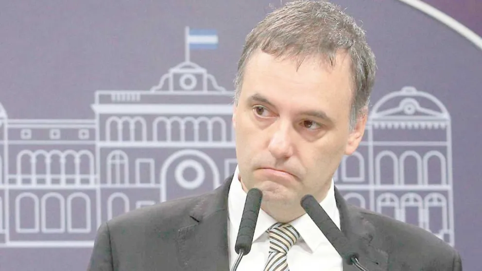 Adorni, denunciado por corrupción.