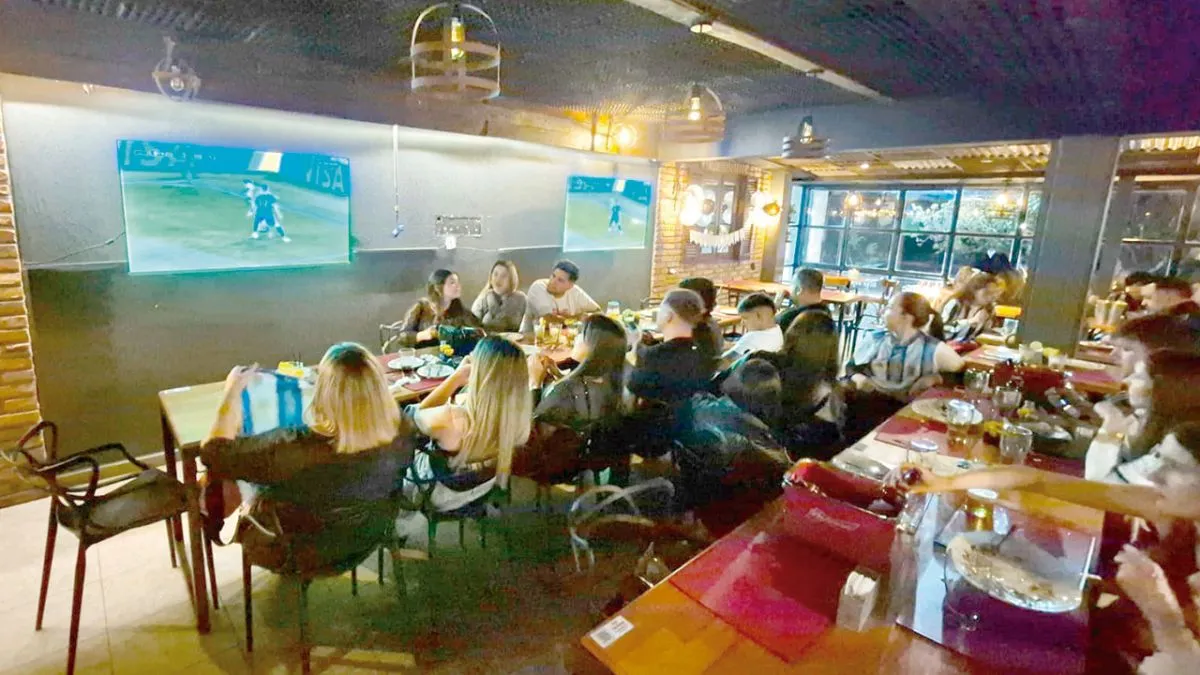 La gente disfrut&oacute; del triunfo de Argentina ante Jordania
