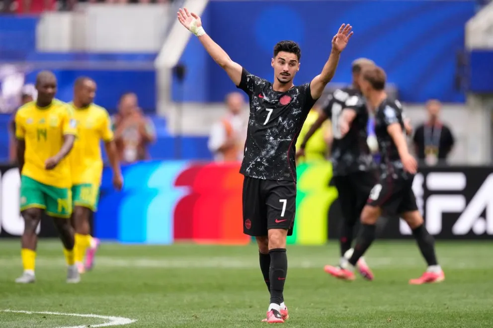 Canadá le ganó sobre la hora a Sudáfrica y es el primer clasificado a octavos de final del Mundial