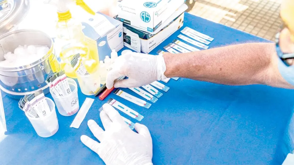 El test rápido permite detectar sífilis, VIH y hepatitis en menos de 20 minutos.  