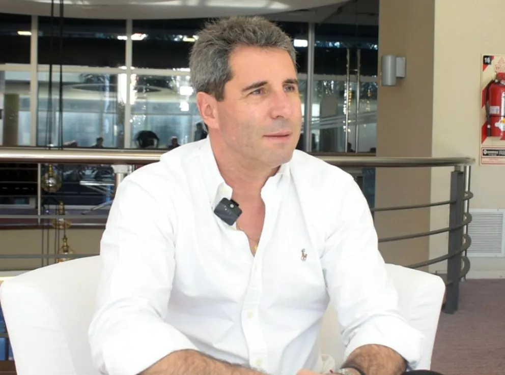 Uñac propone modernizar el país, pero proteger producción y empleo.