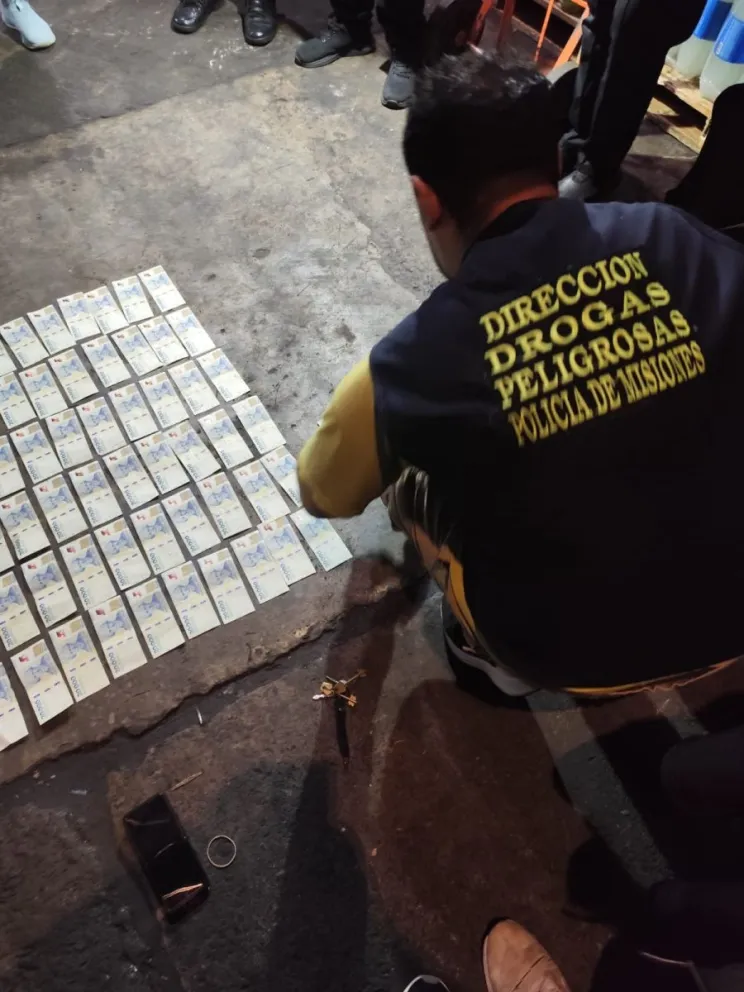 El operativo del 6 de mayo pasado terminó con la detención de un oficial auxiliar que tenía en su poder más de un millón de pesos en efectivo. | Foto: Policía de Misiones.