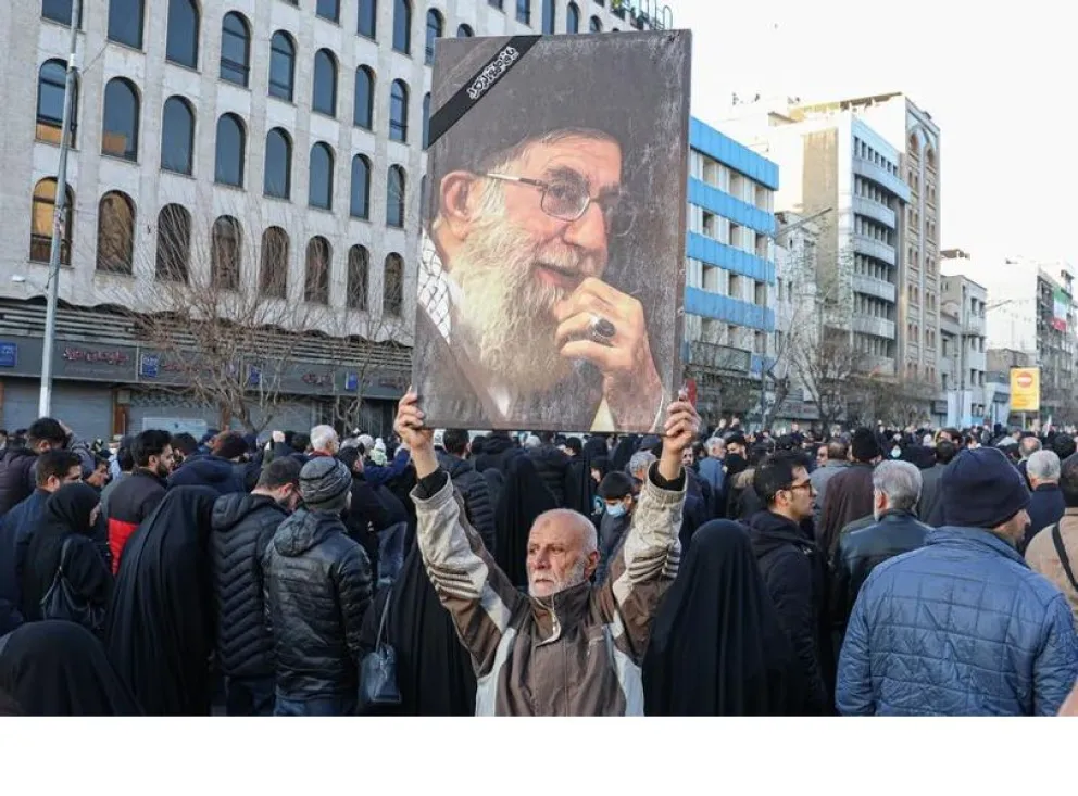 Manifestantes recuerdan al ayatollah.