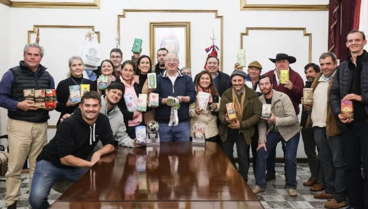 Passalacqua otorga créditos a yerbas misioneras premiadas en el mundo