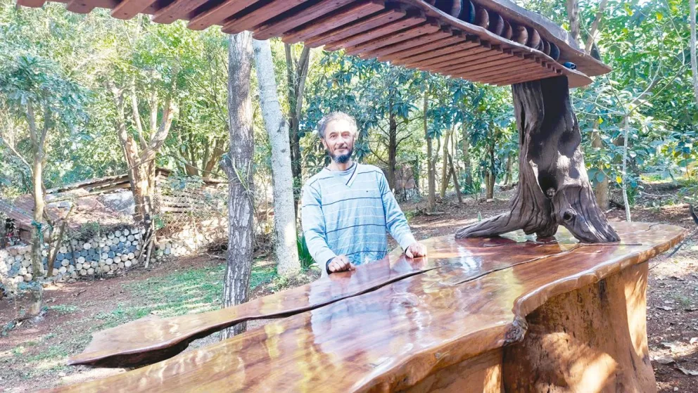 Marcelo Ferreira es reconodico por sus piezas con formas únicas. Foto: El Territorio 