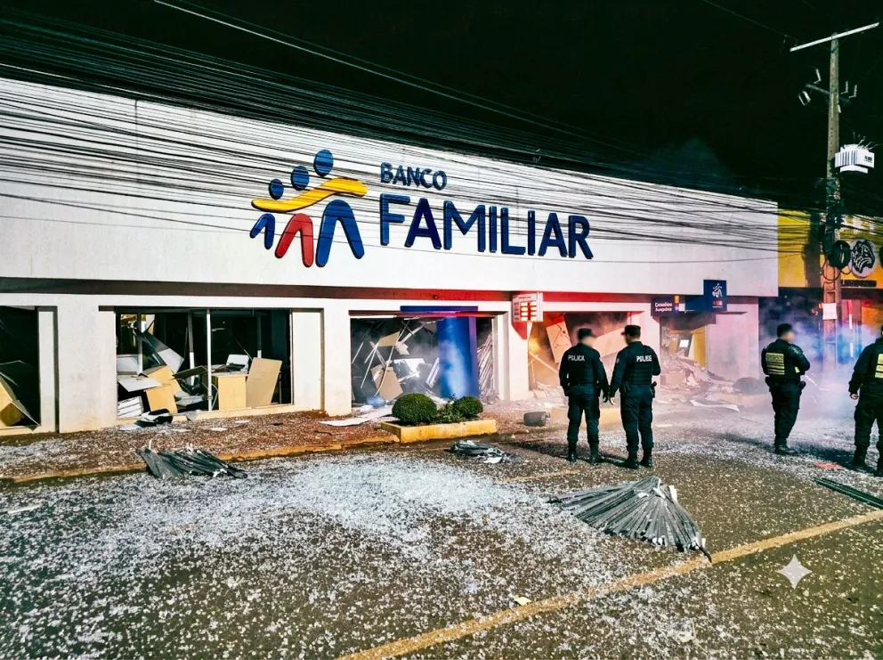 Uno de los tres bancos dinamitados en Santa Rita (Paraguay), en un veloz ataque a tres entidades con saldo millonario y preocupación en alza para el vecino país, pero también una alerta para Misiones.