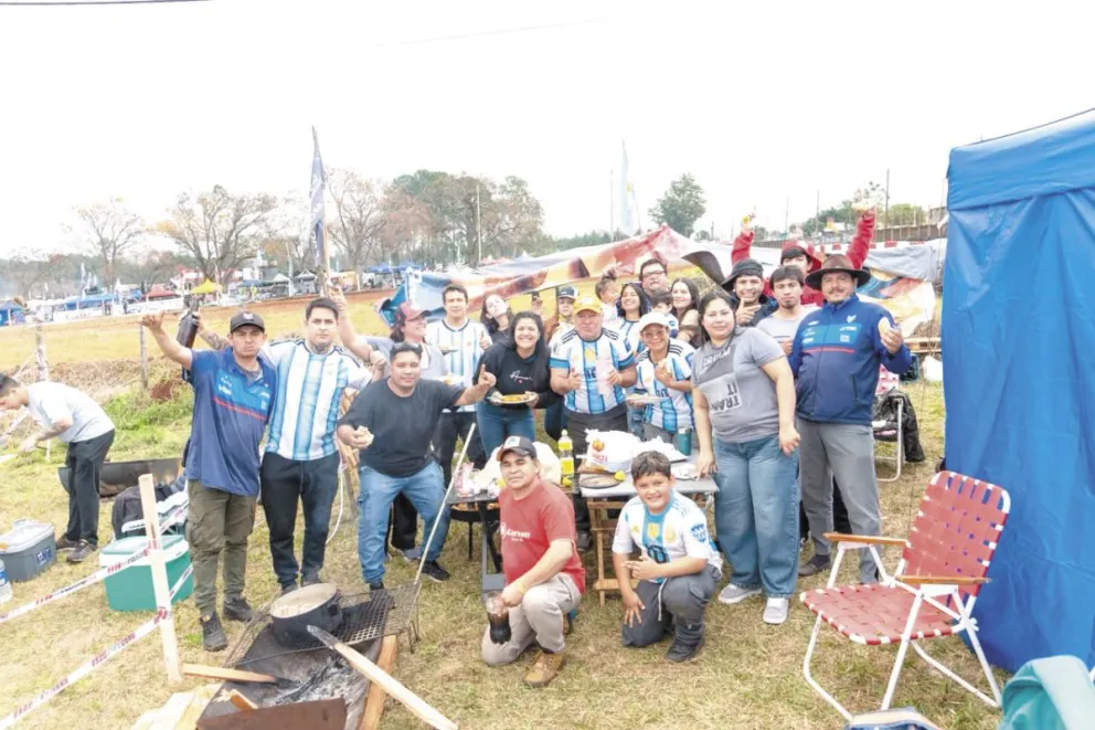 Familias y grupos de amigos celebran un nuevo encuentro en el autódromo Rosamonte. fotos: agustina Vera