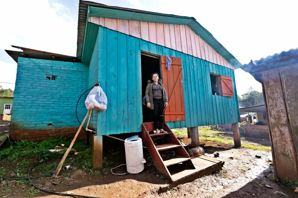 Las casas de la zona aún sufren los efectos de las últimas crecidas del río Uruguay. Fotos: marcelo rodríguez