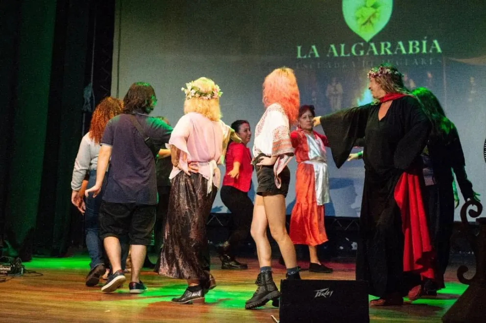 Danzas circulares en un pasado evento de Espacio Medieval Misiones. Foto: Instagram
