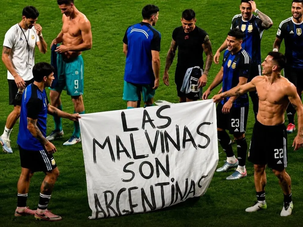 La bandera que desplegaron los jugadores.