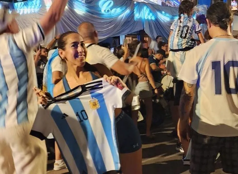 Gisell en Ibiza, luego del triunfo ante Inglaterra.