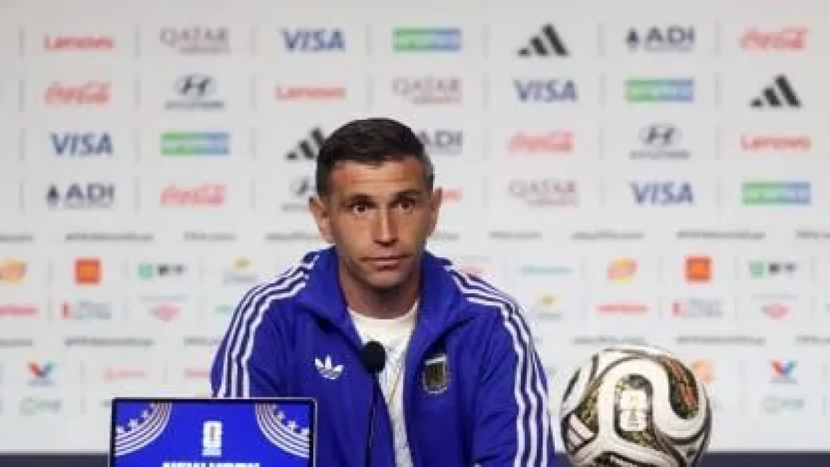 Dibu Martínez reveló que juega con dolor y aseguró que disfruta este Mundial más que el de Qatar