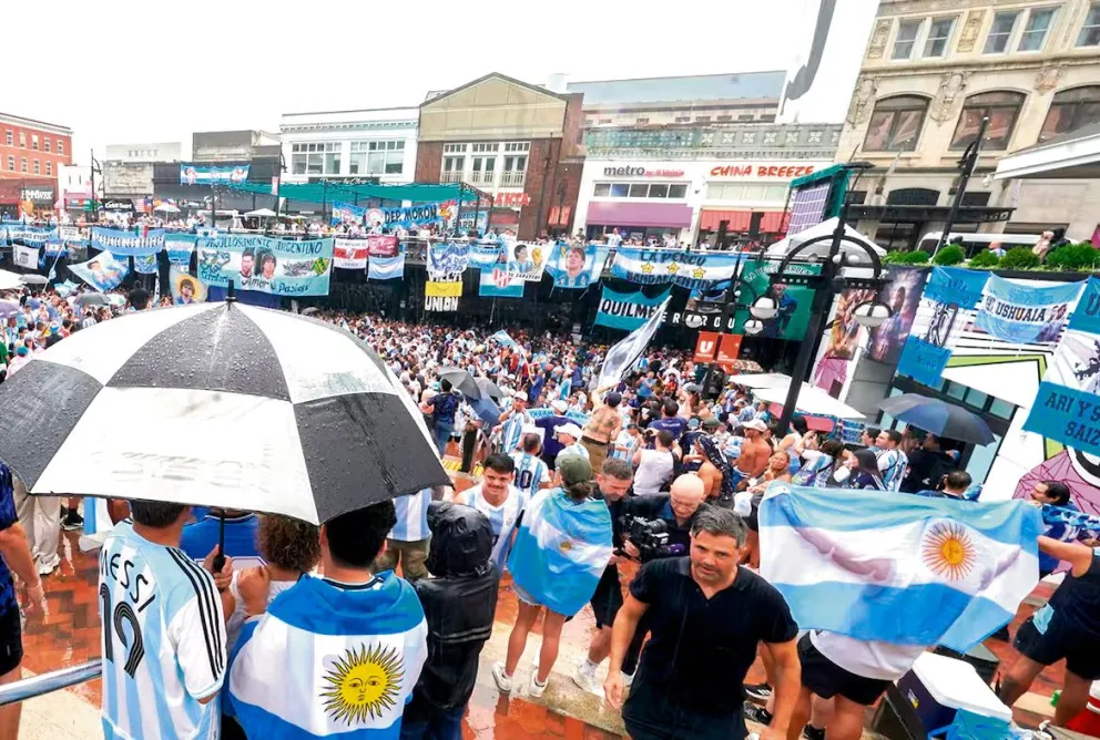 La hinchada argentina no para de crecer y hoy estará en Nueva Jersey.  
