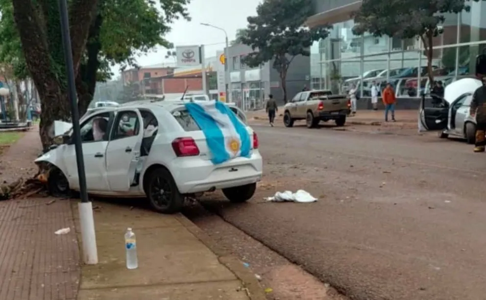 Las víctimas fatales viajaban en un Volskwagen Gol: otro ocupante, de 17 años, está en terapia intensiva.