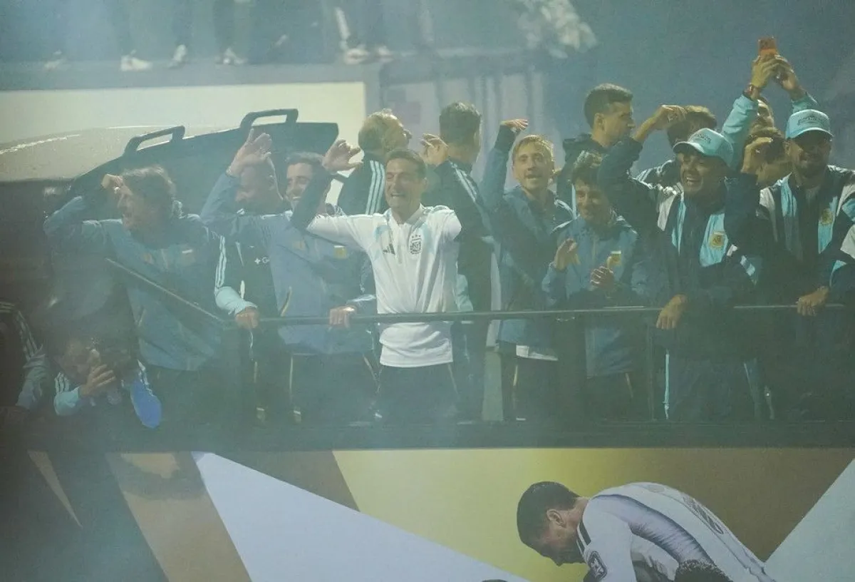La Selección llegó al país: una multitud saluda al plantel