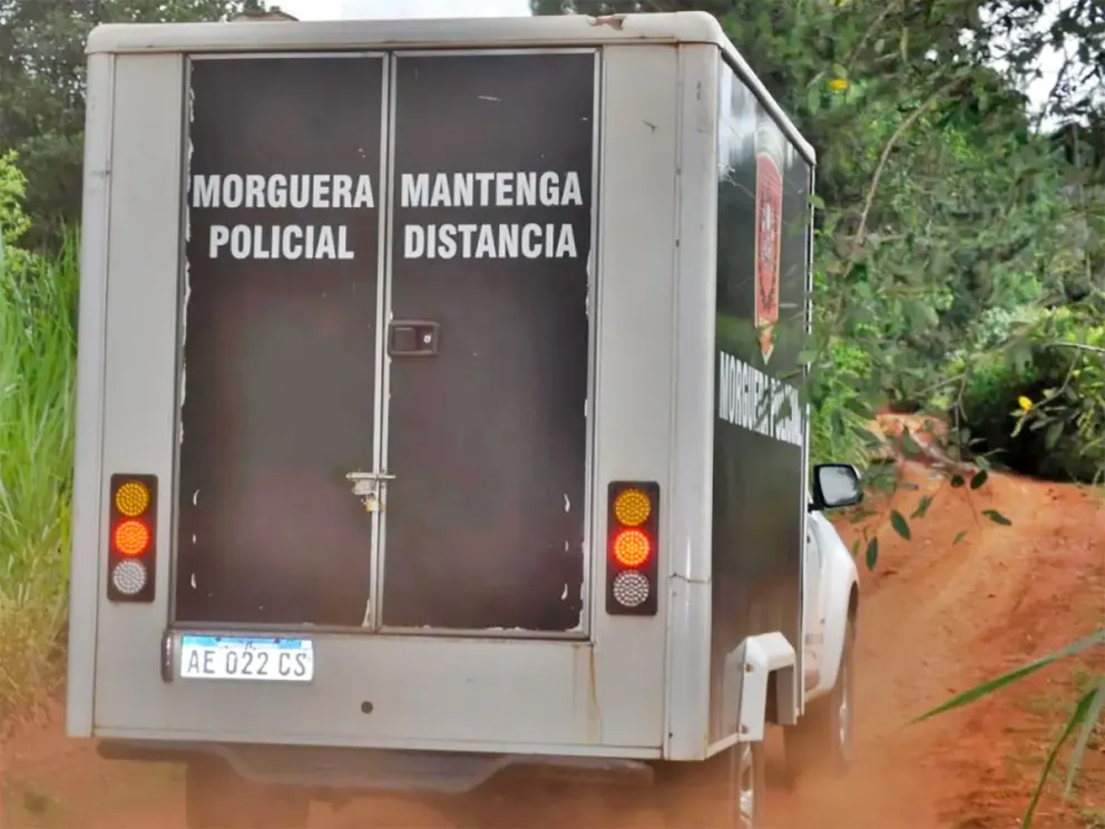El femicidio fue descubierto por una hija de la pareja el domingo por la noche en el paraje 20 de Junio de Piñalito Norte.