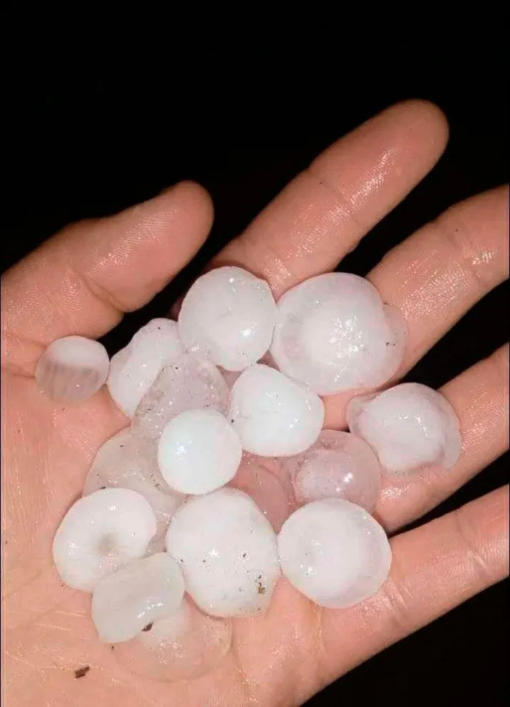 En la madrugada cayeron granizos de gran tamaño en San Pedro.