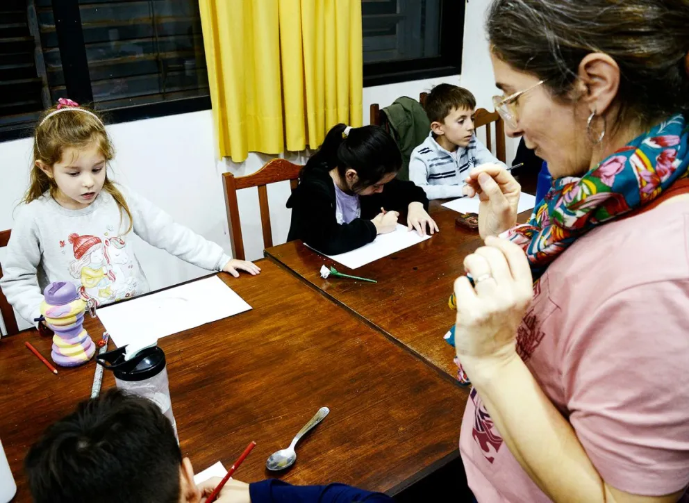 Actividades como las de la Biblioteca Popular divirtieron a los chicos en vacaciones. El cierre de Gurises al Teatro, entre las invitaciones destacadas. //Foto: Julián Grondona.