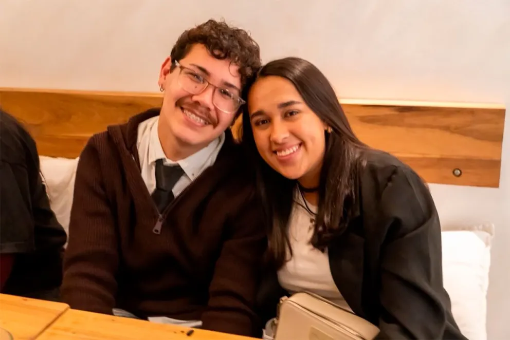 Gustavo Acosta y Mahiara Ojeda aportaron sonrisa y buena onda a una jornada muy especial.