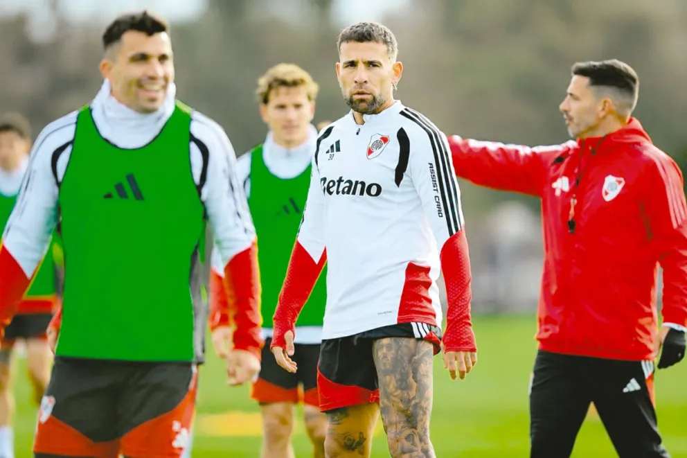 Otamendi se perfila como titular esta tarde en el Monumental.