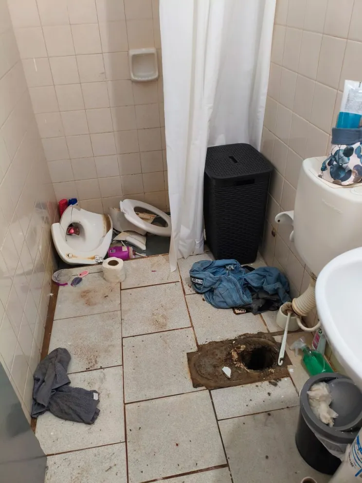 El acusado destrozó el baño, la habitación y se llevó pertenencias de su ex.