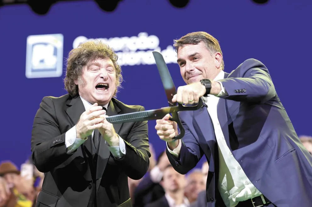 Flávio Bolsonaro competirá en octubre contra Lula por la presidencia. 