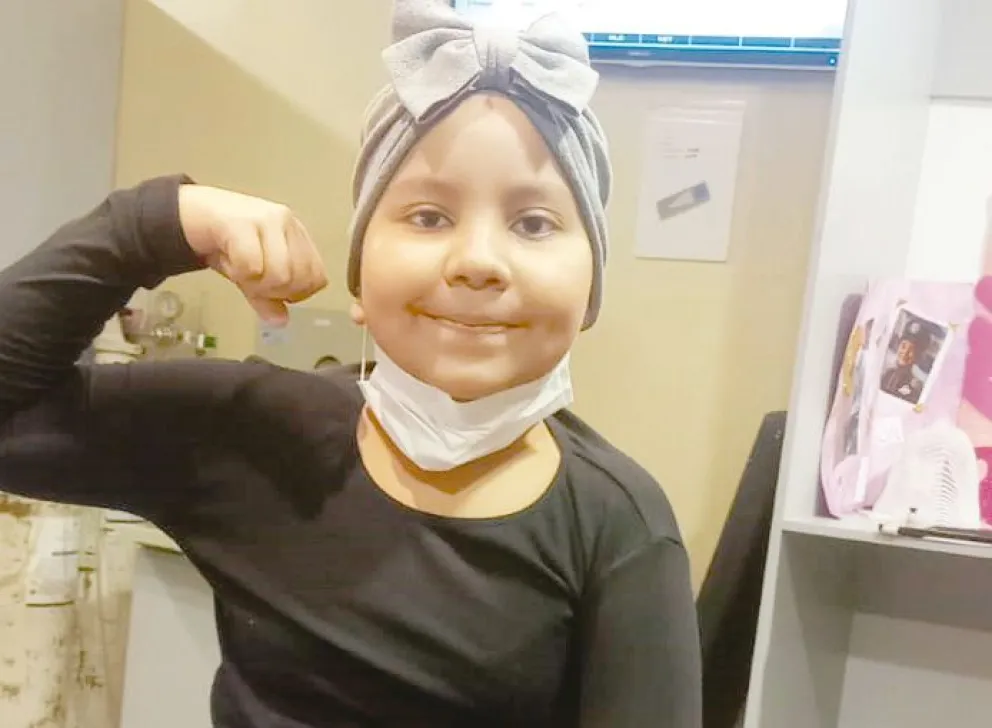 Alma tiene 10 años y está en etapa de remisión de la enfermedad.
