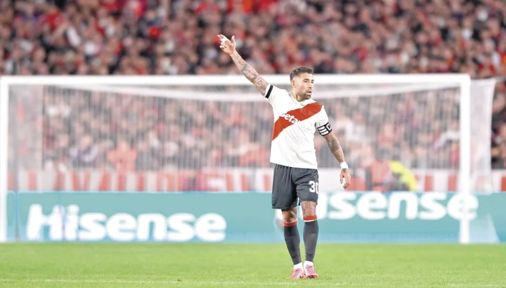 Otamendi llevó la cinta de capitán después de cerrar su ciclo mundialista el domingo pasado.