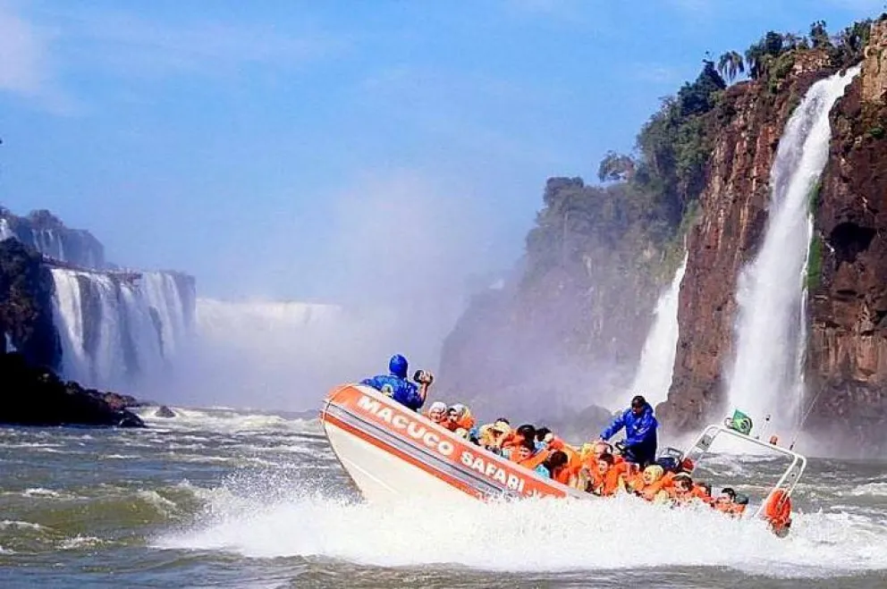 Macuco Safari lleva 35 años operando dentro del Parque Nacional Iguazú.  