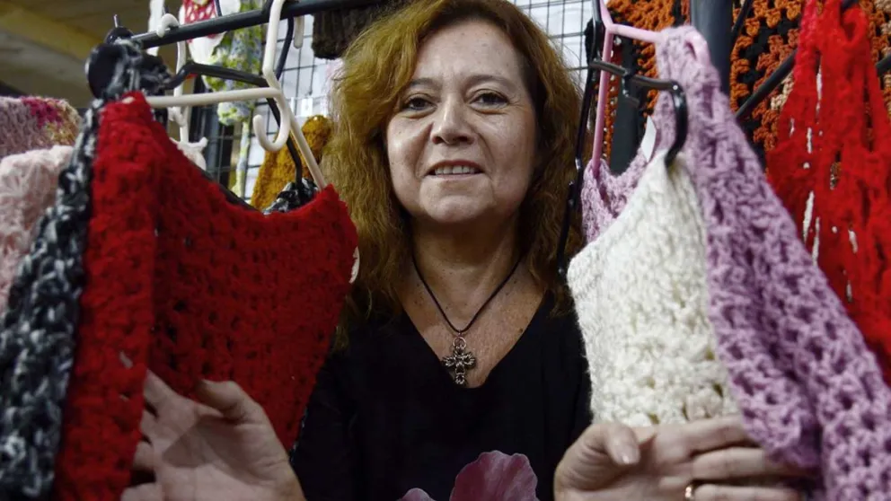 Nancy hace 25 años se dedica al tejido como emprendimiento. Foto: Julián Grondona   