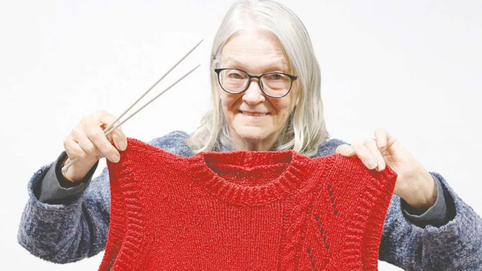 Su nieta de 9 años ya muestra interés por el crochet.  Foto: Luciano Ferreyra