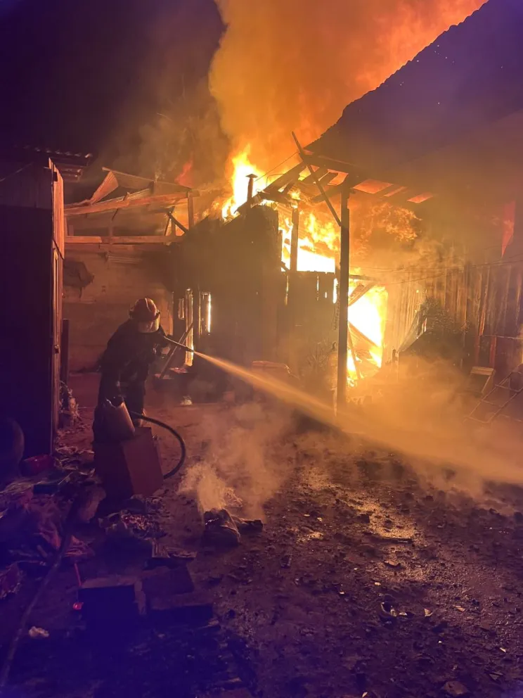 Daños totales afectaron a ocho familias.