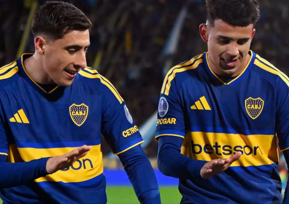 El pibe Flores (derecha) cerró el triunfo de Boca.