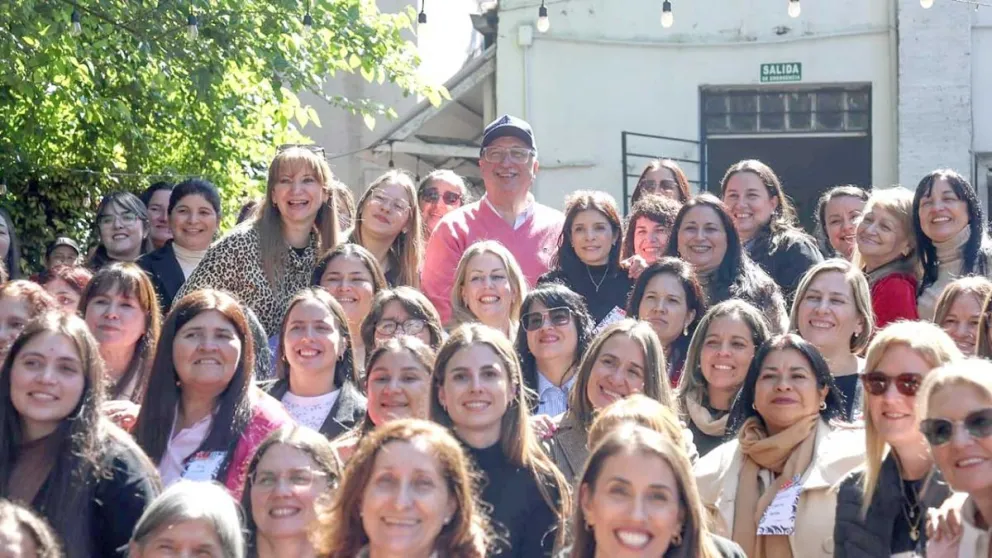 El mandatario provincial se reunió con la Red de Concejalas Misioneras en el Media Club de Posadas.