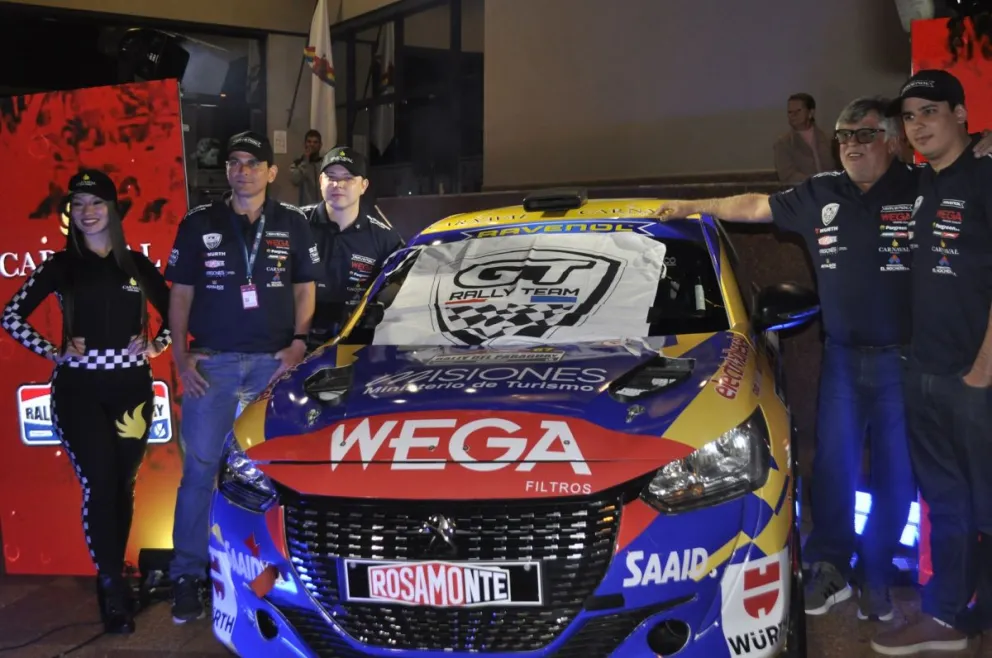 El GT Rally Team, con el misionero Juan Pablo Pernigotti, se presentó el lunes por la noche en Casino Carnaval de Encarnación.