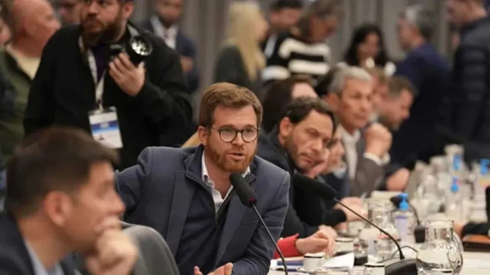 Nicolás Massot fue el encargado de anunciar el viaje a Brasil en Diputados.  