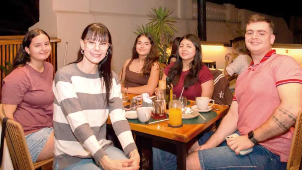 Giovanna María, Agustina, Sofía, Morena y Gianluca.