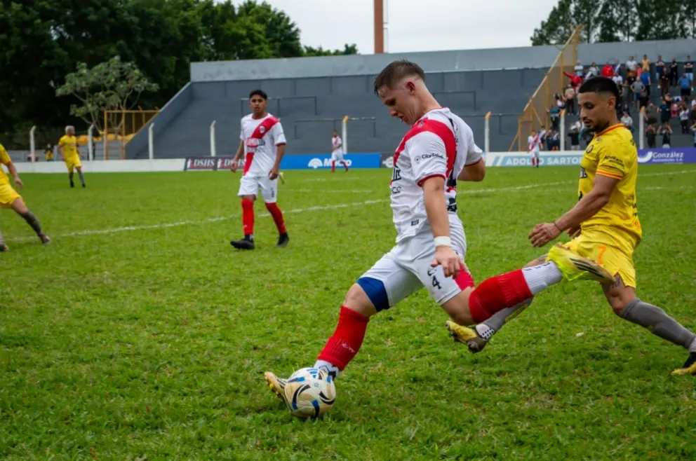 La Franja impuso condiciones en una cancha siempre complicada. // Foto: María De Perini. 