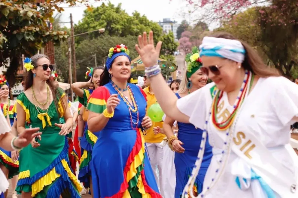 El tradicional desfile de colectividades volverá esta tarde a llenar de color el centro de Oberá en el arranque de la 46ª edición de la fiesta.