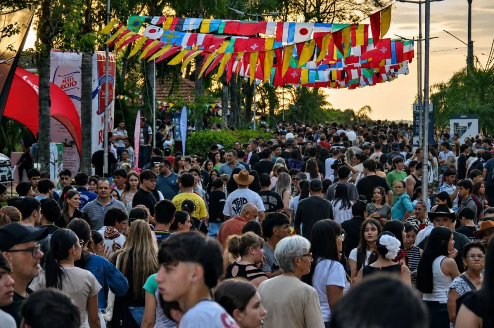 Por todos los accesos ingresan muchísimas personas. //Foto: Cristian Valdez.